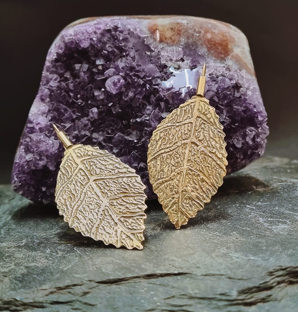 Pendientes de plantas doradas. Joyas en Joyería Macasar Vigo